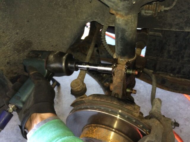 Removing the bolts with the impact wrench
