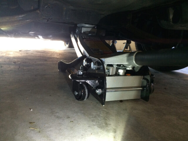 1999-2005 Hyundai Accent Strut Replacement-Rear Jack Placement