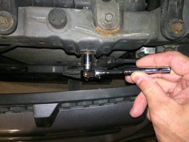 Removing the single horn bolt