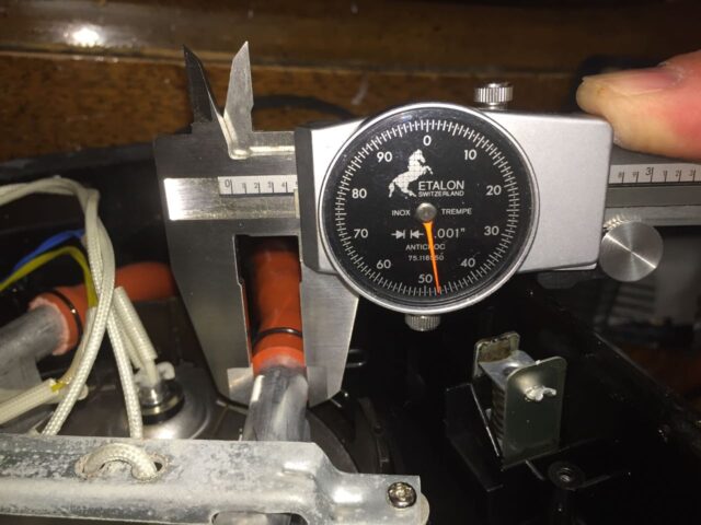 Measuring the outer diameter of the heating element with a caliper