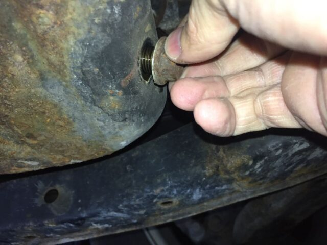 Hand Loosening Oil Plug-Hyundai Accent