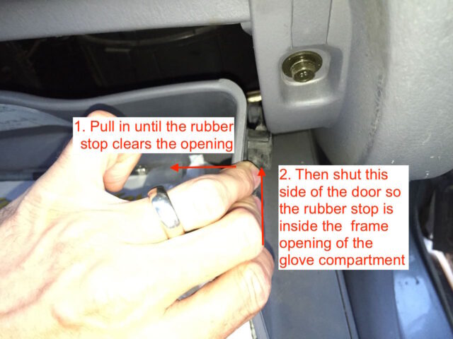 How to close the right side of the glove compartment