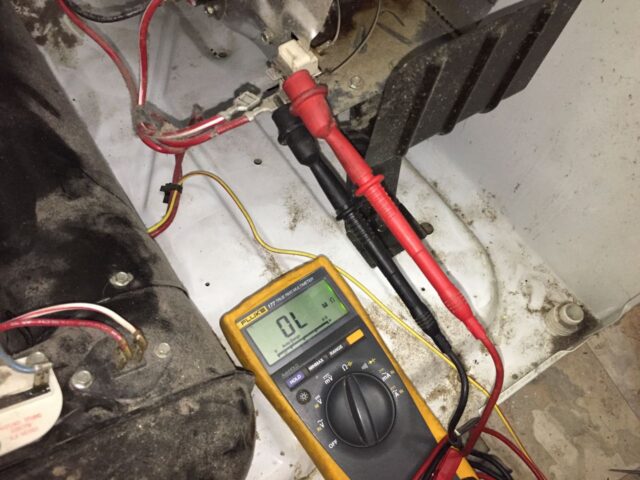 Checking the heater element with a multimeter