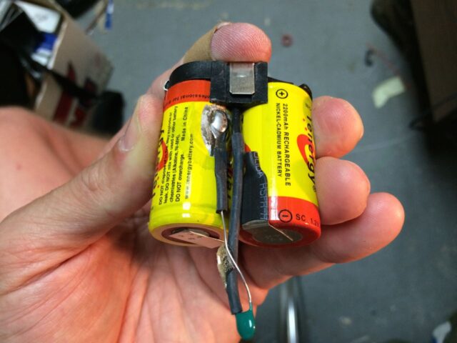 Makita 9.6 V NiCad Battery Refurbish-First Two Cells in Place-Thermistor Side
