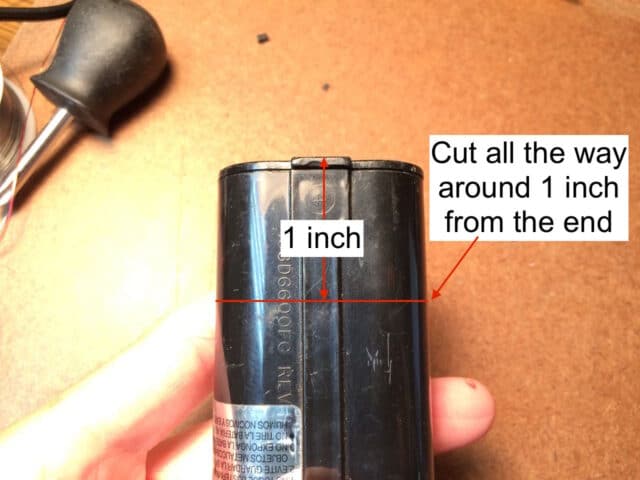 Location to cut Makita 9.6 V NiCad battery case open