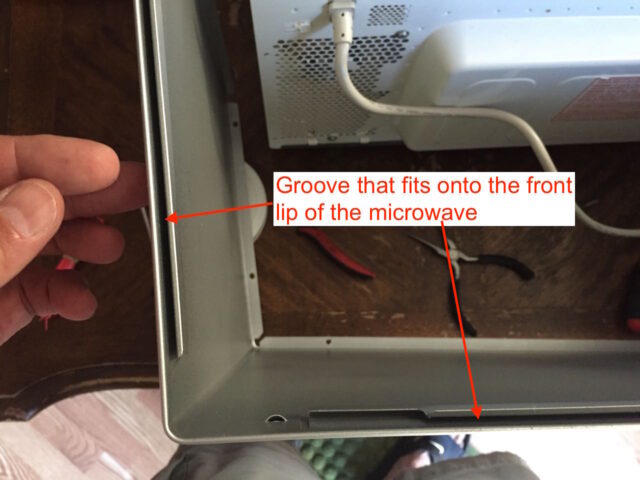 The groove on the front edge of the case needs to be seated over the metal rim on the back edge of the bezel