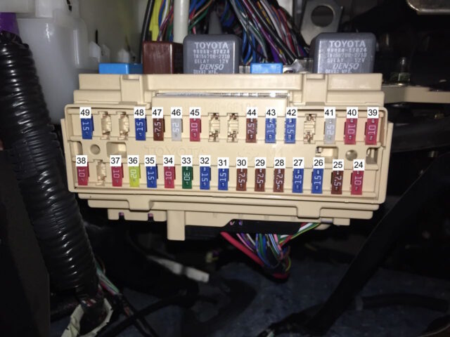 Toyota Sienna Drivers Instrument Panel Fuse Box Picture Diagram