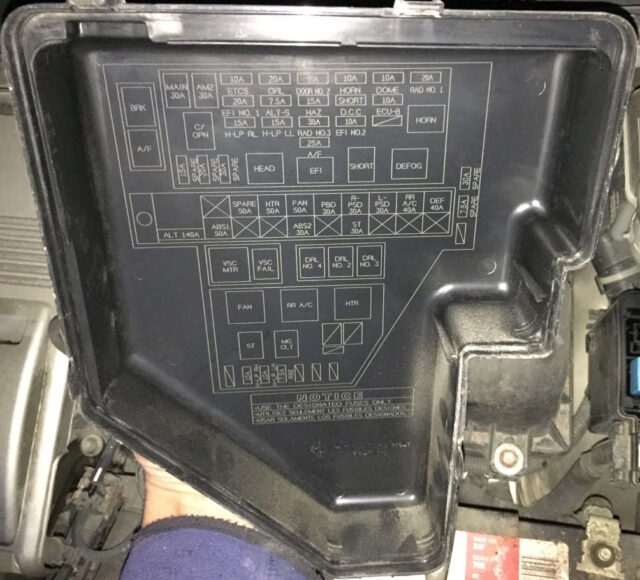 Diagram on back of Engine Compartment Fuse Box Cover