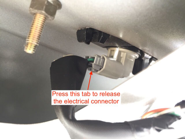 Toyota Sienna License Plate Light Bulb Electrical Connector Release Tab
