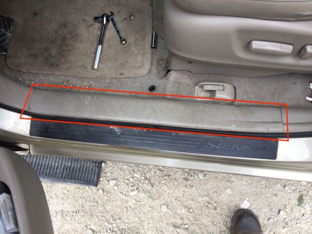 Lower driver's door frame trim location