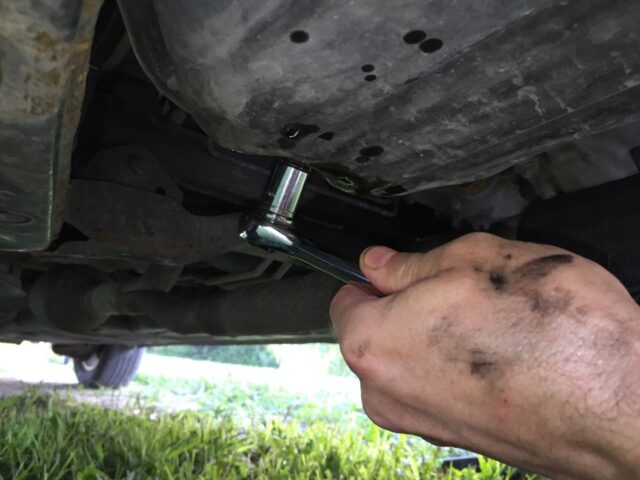 Reinstalling the oil drain plug