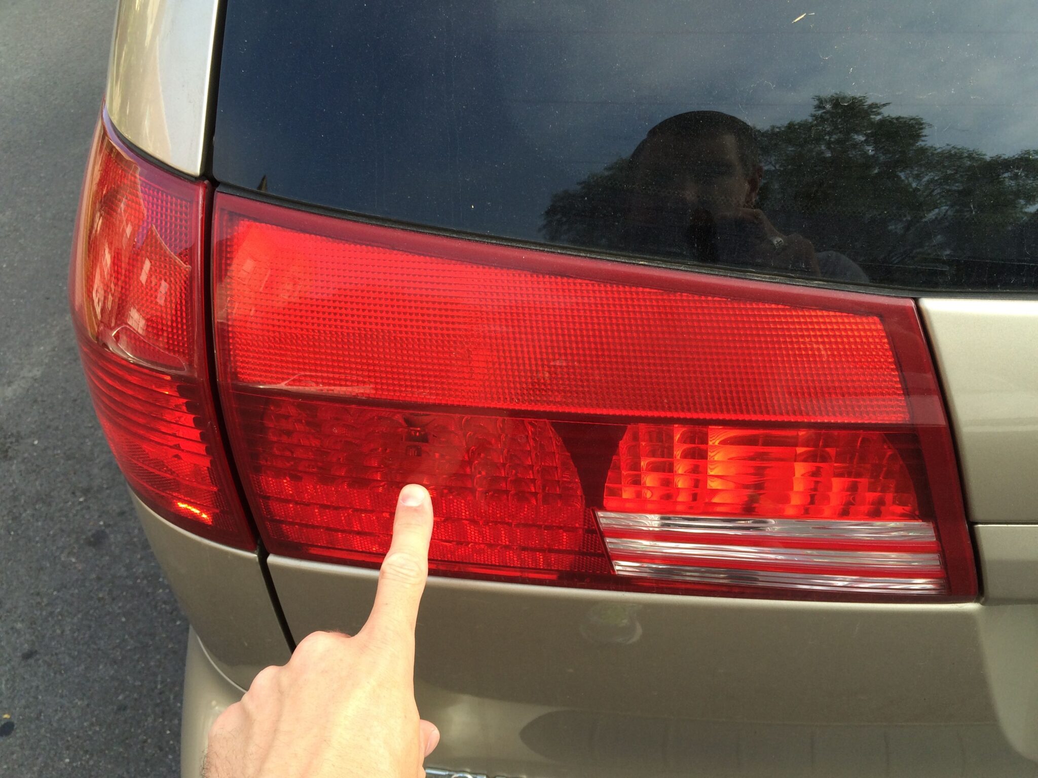 Toyota OEM Driver Side Inner Liftgate Tail Light For Sienna 2004-2006 – Refurbished