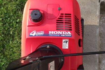 How to Change the Oil on a Honda Harmony HS 520 Snow Blower