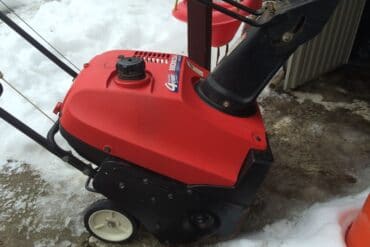 How to Replace the Wheels on a Honda Harmony HS-520 Snow Blower