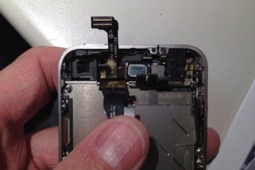 How to Repair Your iPhone and Keep Track of All the Screws