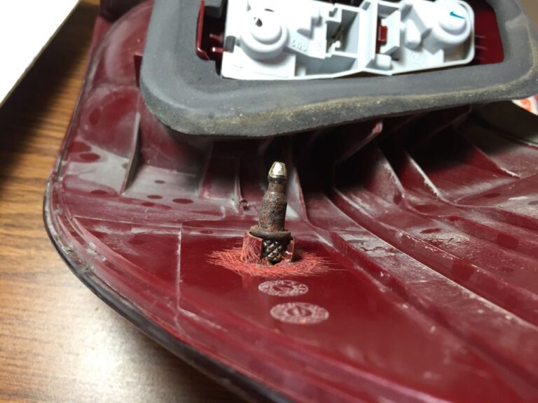 2014 Toyota Sienna Tail Light Not Working